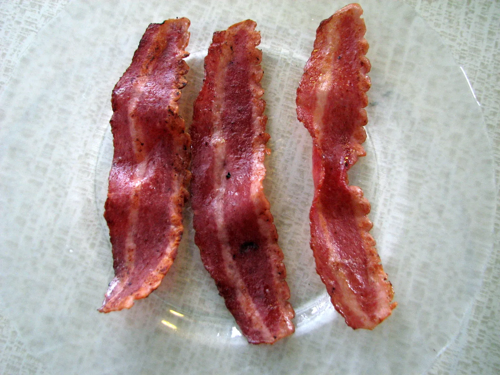 1. Bacon: The Classic Morning Offender (By Kevin Payravi, CC BY-SA 4.0)