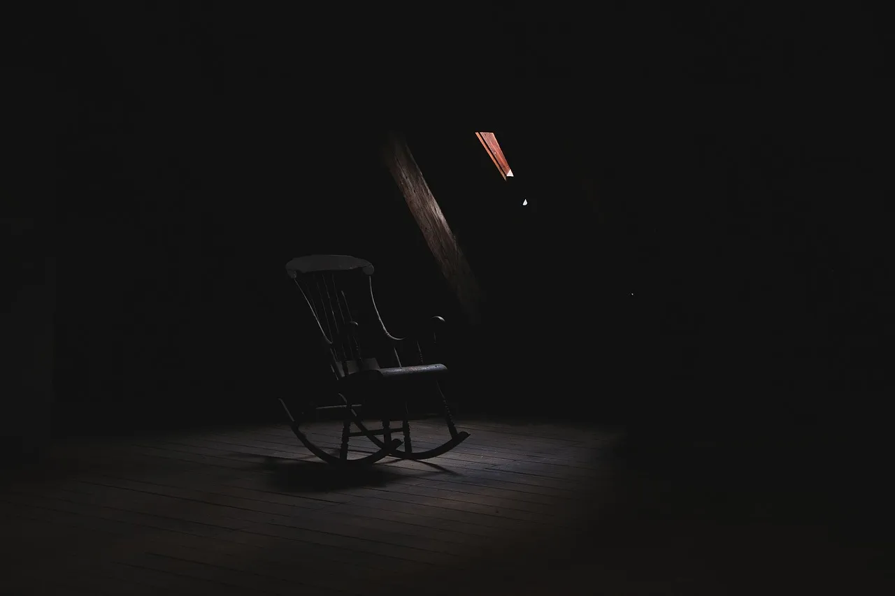 The Problem with Gray in Low-Light Rooms (Image Credits: Pixabay)