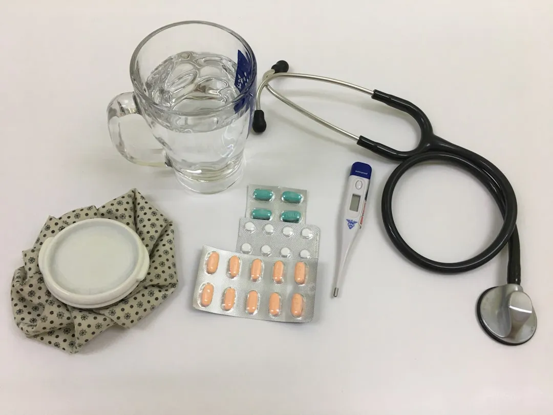 Acetaminophen and Ibuprofen: For the Symptoms That Are Actually Treatable (Image Credits: Unsplash)