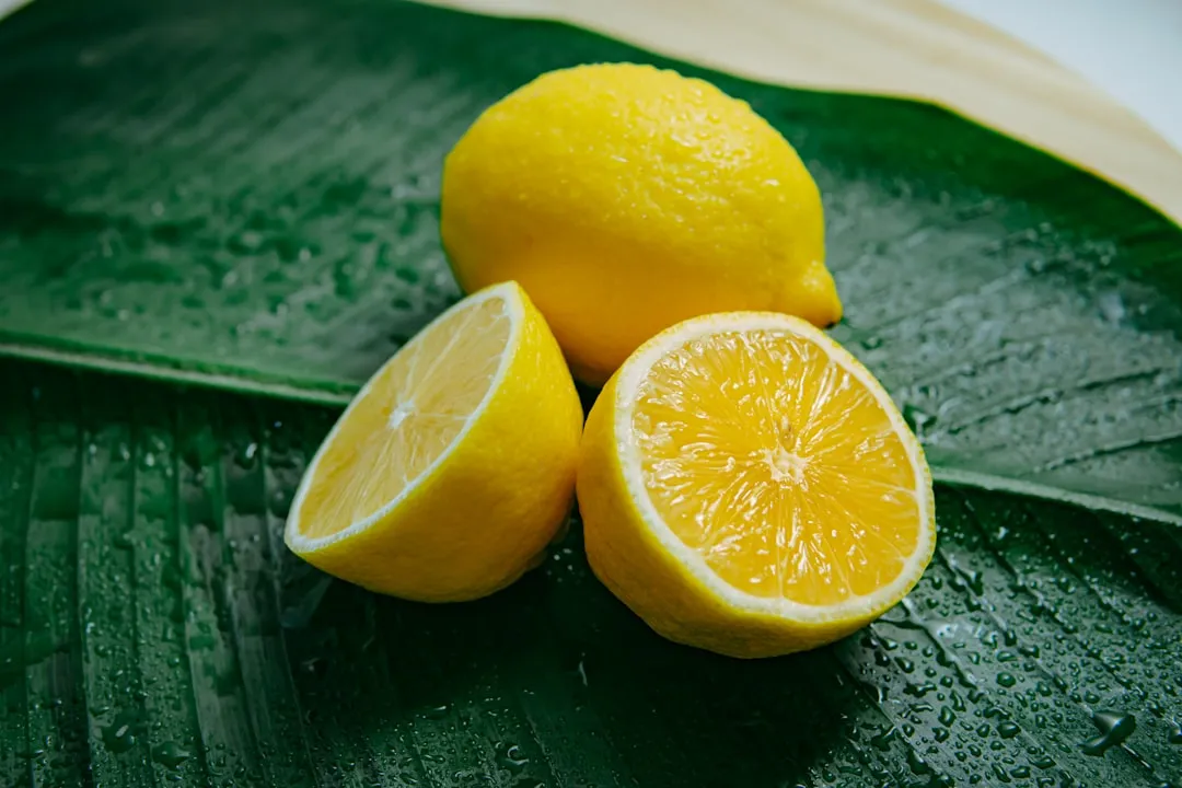 3. Lemon Juice for Stains, Smells, and Surface Brightness (Image Credits: Unsplash)