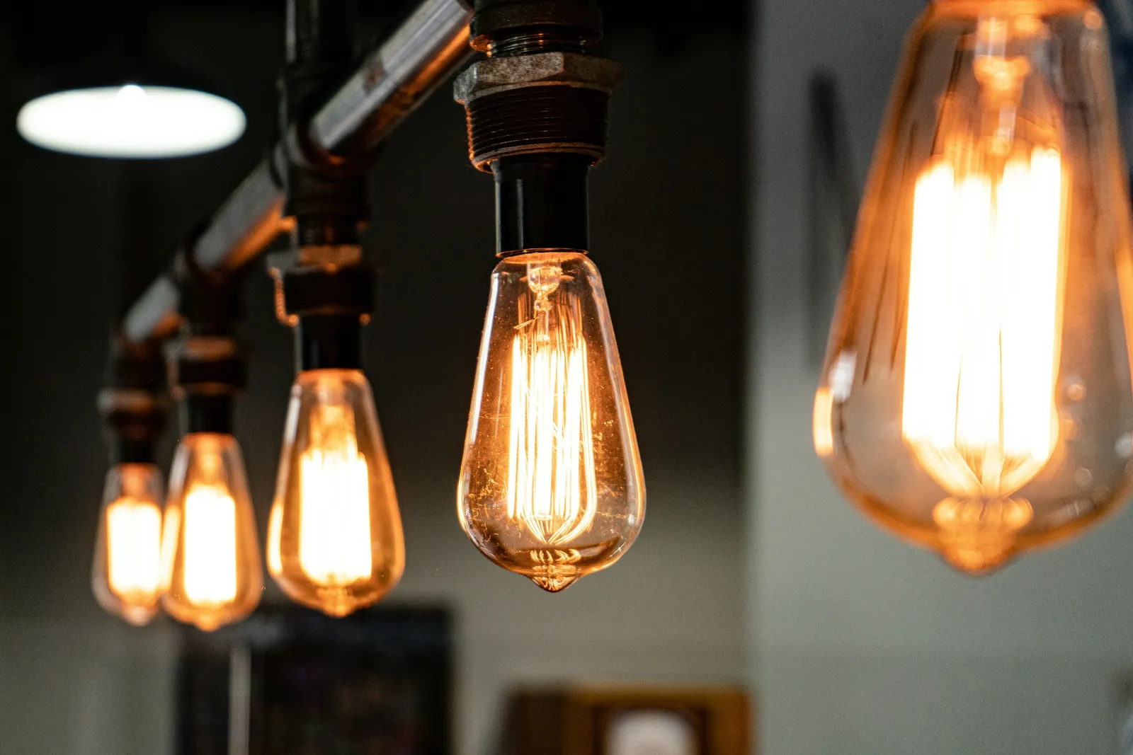 How the Wrong Bulb Color Temperature Makes Things Worse (Image Credits: Unsplash)
