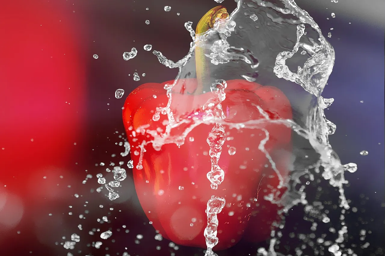 The Real Problem with How Most People Water Peppers (Image Credits: Pixabay)