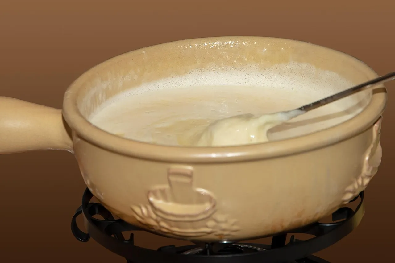 The Fondue Pot Is Back on the Table (Image Credits: Pixabay)