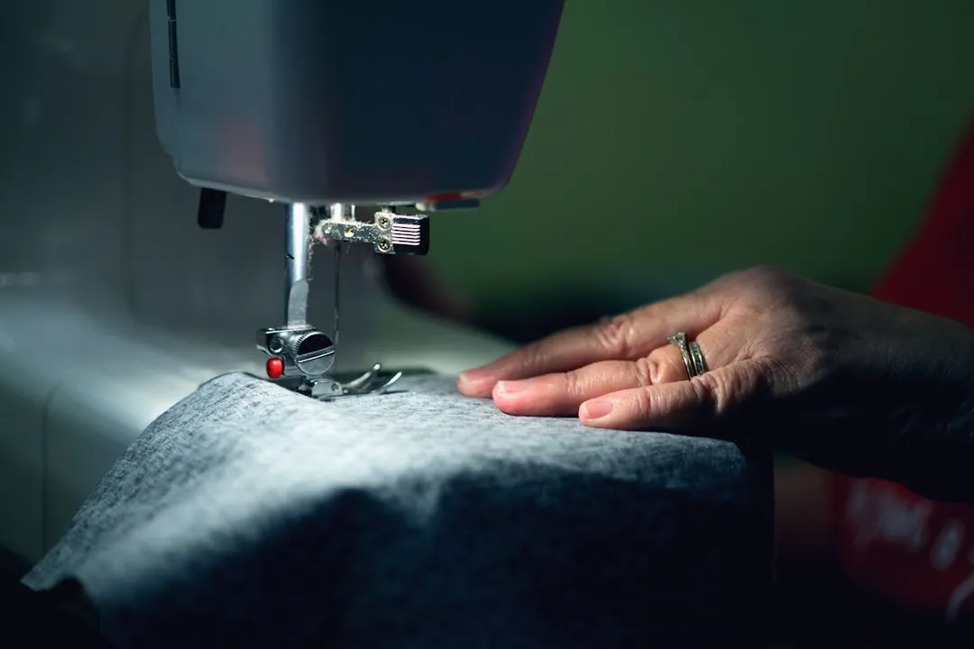 Finishing Raw Edges to Stop Fraying in Its Tracks (Image Credits: Unsplash)