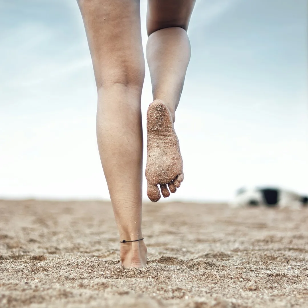 4. Dry, Cracked Heels Can Hint at Thyroid or Skin Conditions (Image Credits: Unsplash)
