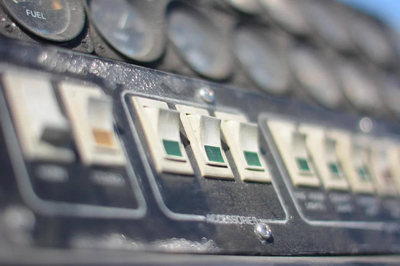 The Missing Safety Features That Modern Panels Take for Granted (Image Credits: Pixabay)
