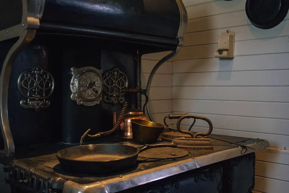 Cast Iron That Outlives Generations (Image Credits: Pexels)