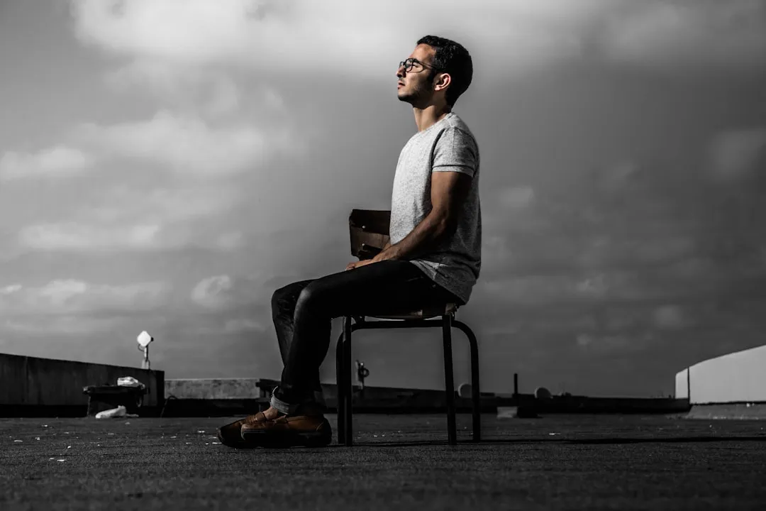 How Poor Posture Snowballs Into Bigger Problems (Image Credits: Unsplash)
