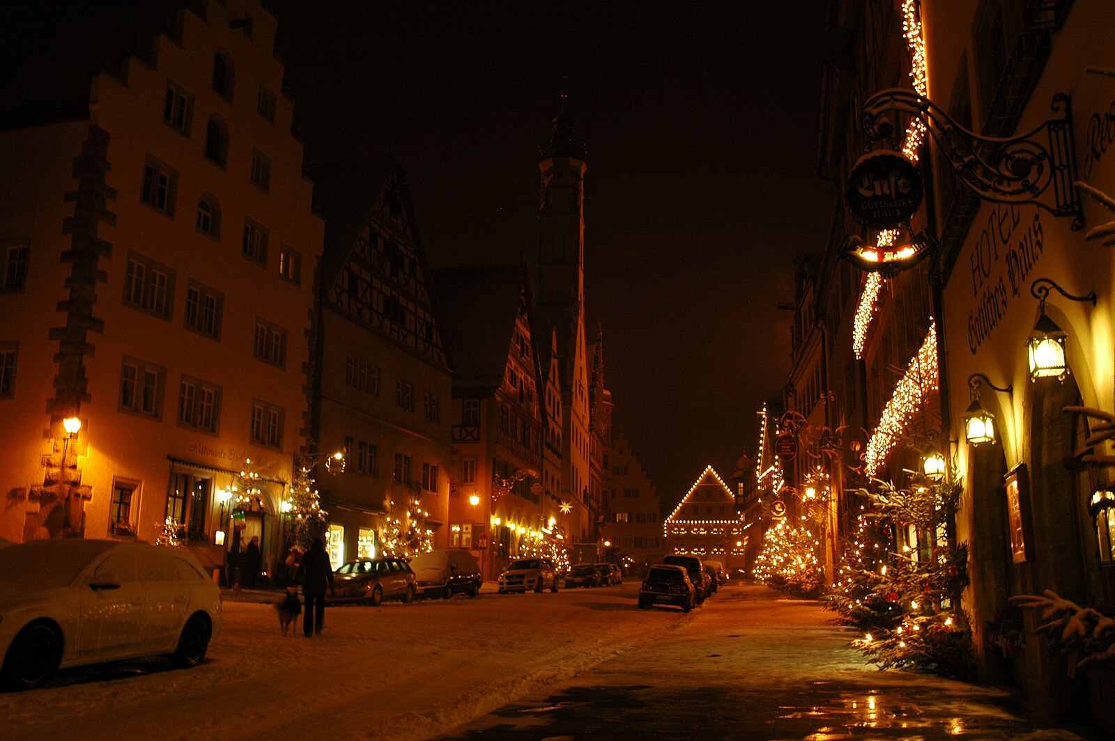 Rothenburg ob der Tauber: Medieval Magic Frozen in Time (Image Credits: Wikimedia)
