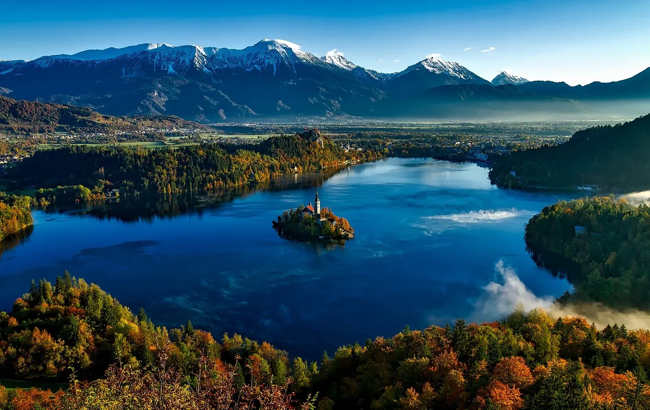 Fall (September to October): The Quiet Favorite (Image Credits: Pixabay)