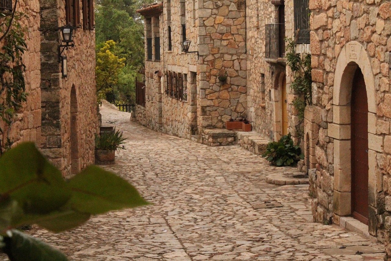 Siurana, Spain (Image Credits: Pixabay)