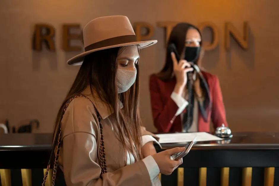 #13 - Whether You're on Your Phone During the Whole Interaction (Image Credits: Pexels)