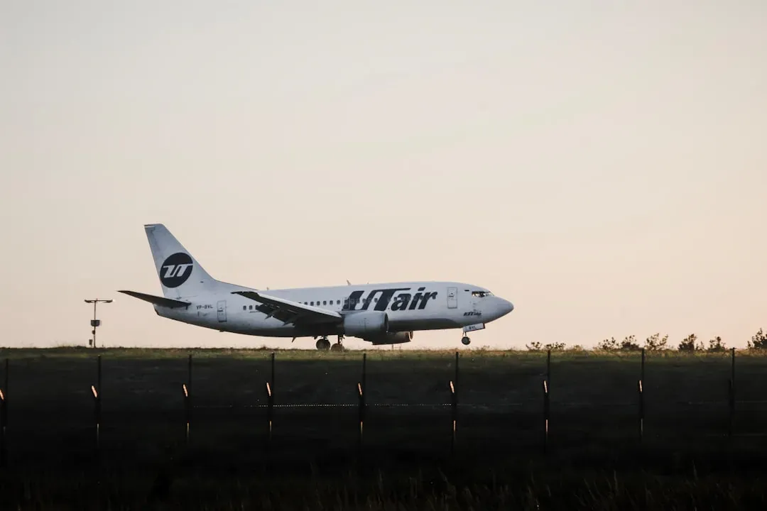 Why Takeoff and Landing Are So Uniquely Dangerous (Image Credits: Unsplash)