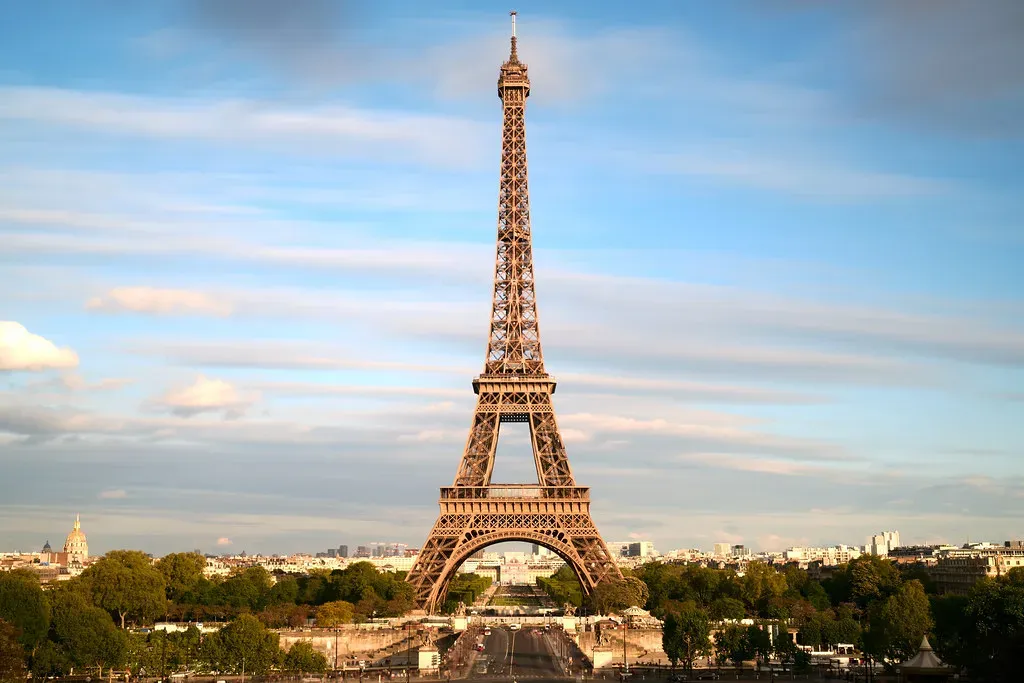 The Eiffel Tower: Paris's Pickpocket Paradise (Image Credits: Flickr)