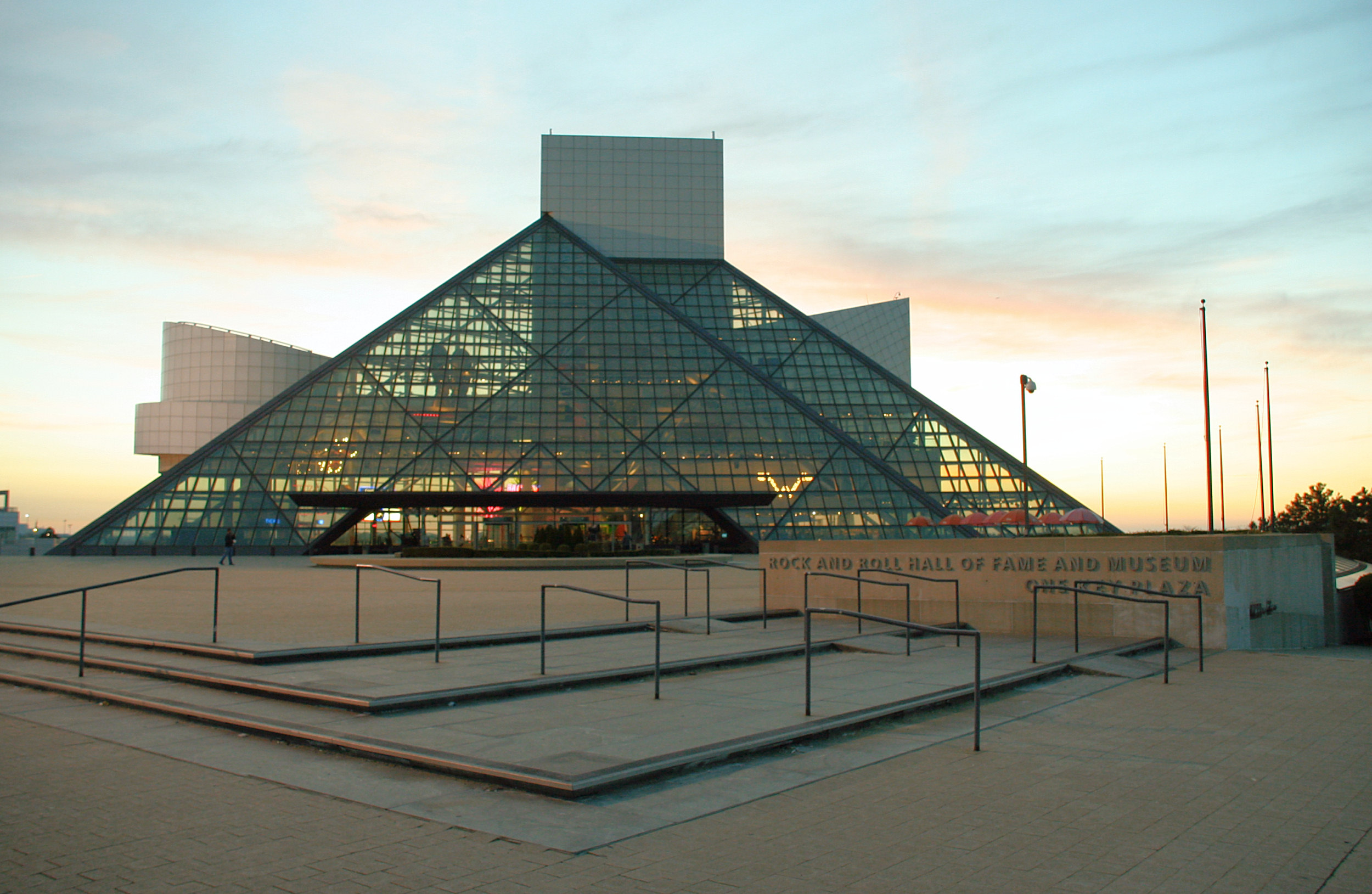Cleveland, Ohio: Rock and Roll Hall of Fame's Hidden Dangers (Image Credits: By Derek Jensen (Tysto), Public domain, https://commons.wikimedia.org/w/index.php?curid=720321)