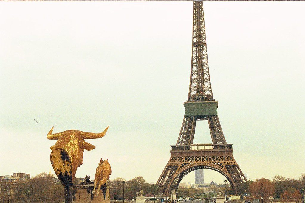 The Eiffel Tower Looks Better From Afar (Image Credits: Flickr)