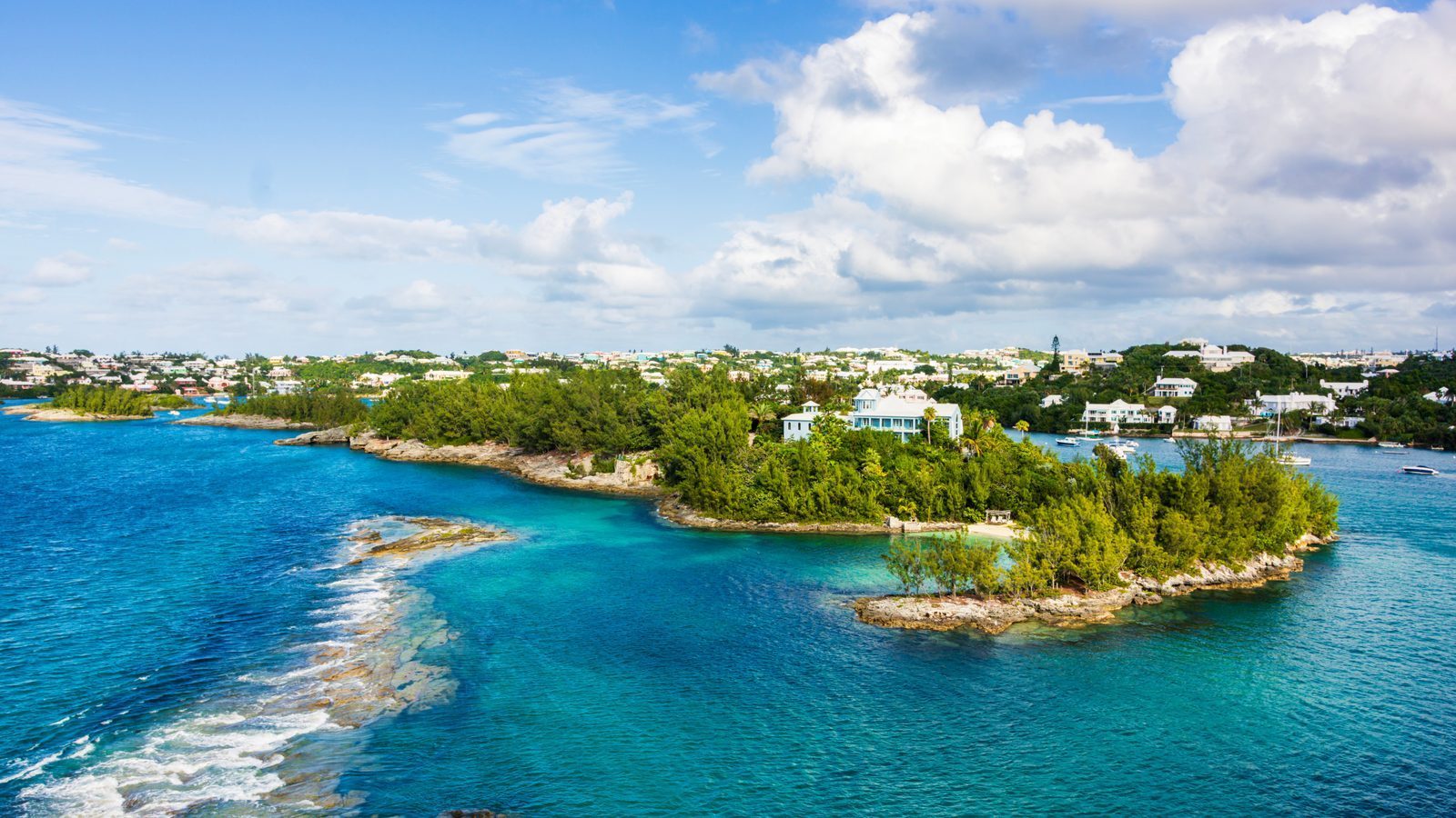 How Bermuda Compares to Other Major North American Cities (Image Credits: Shutterstock)