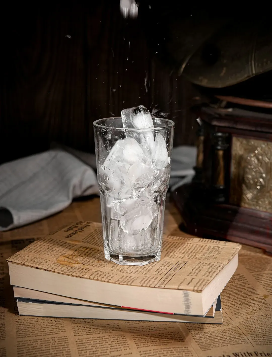 #10 - The Ice Crusher Was How You Made Fancy Drinks Before Built-In Ice Makers (Image Credits: Unsplash)