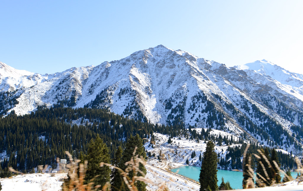 Rocky Mountain National Park - Snow-Capped Serenity (Image Credits: Flickr)