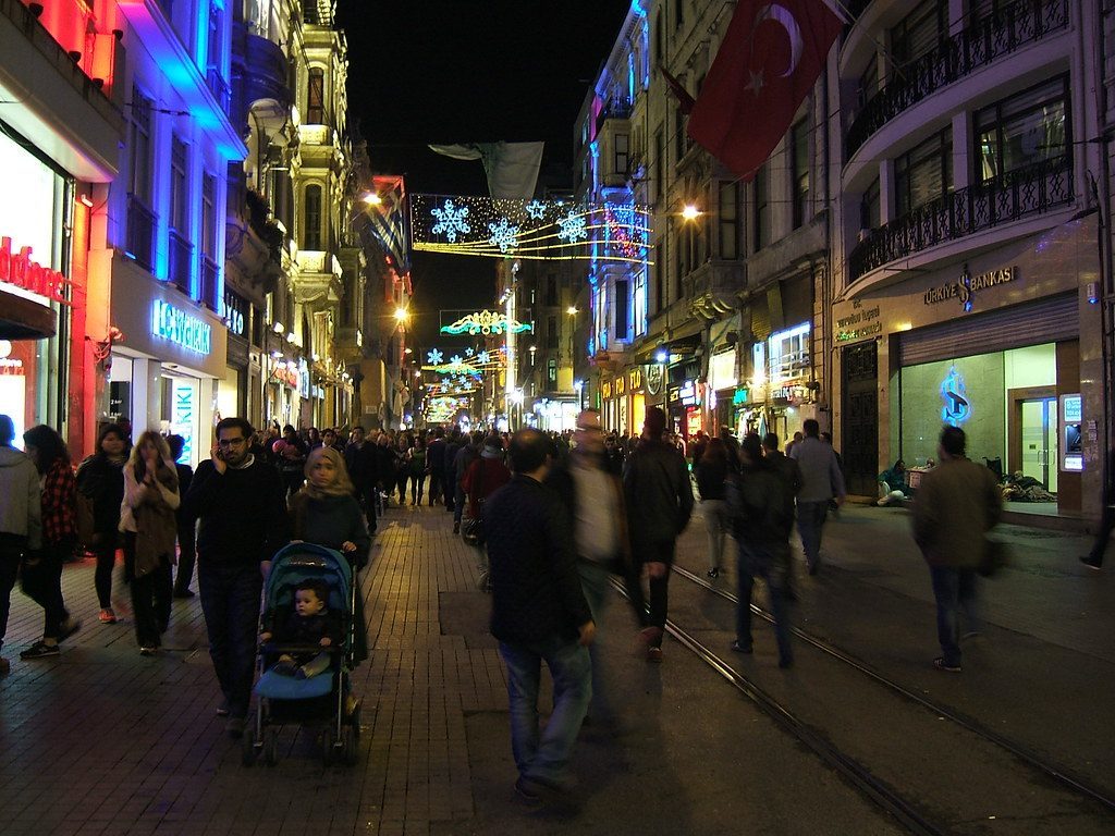 The Petition or Fake Helper Ruse (Image Credits: Flickr)