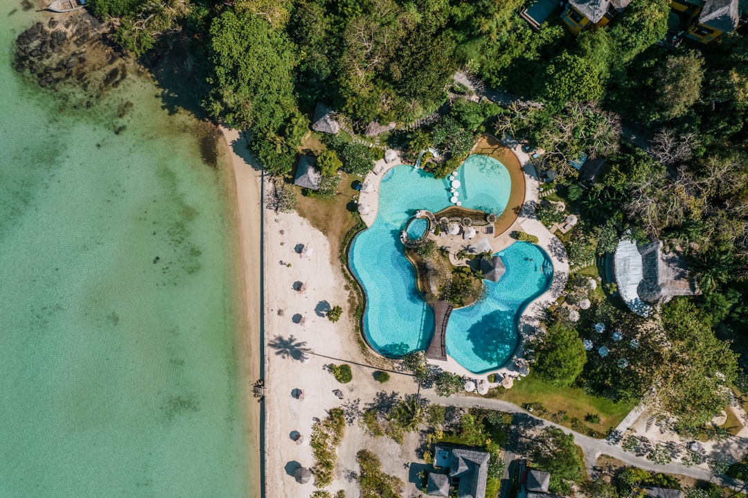 Ignoring Resort Reviews and Real Guest Photos (Image Credits: Unsplash)