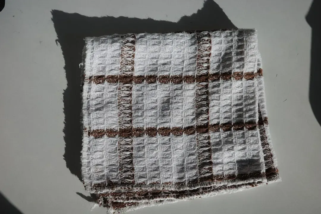 #4 - Never Use a Damp or Wet Dish Towel as an Oven Mitt (Image Credits: Unsplash)