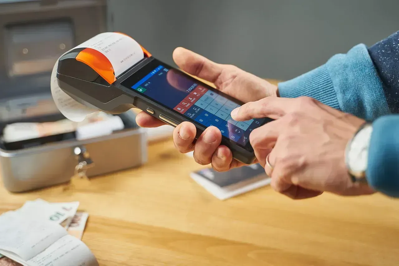 Failing to Check Your Bill Before Checkout (Image Credits: Pixabay)