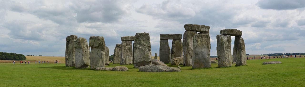 Stonehenge, England (Image Credits: Pixabay)