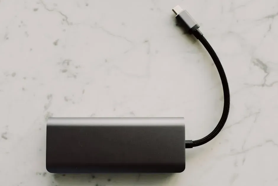 5. A Portable Power Bank That Keeps Your Devices Alive Through Any Layover (Image Credits: Pexels)