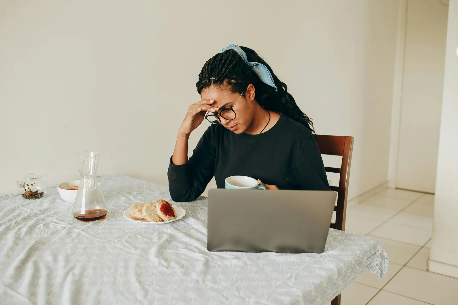 1. The Comfort Trap (Image Credits: Pexels)