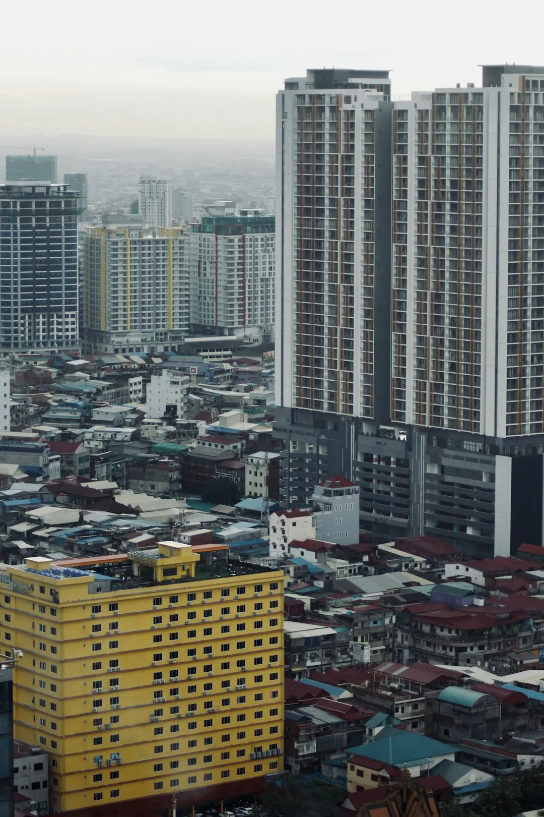 Cambodia: temple towns with tenant friendly prices (Image Credits: Unsplash)