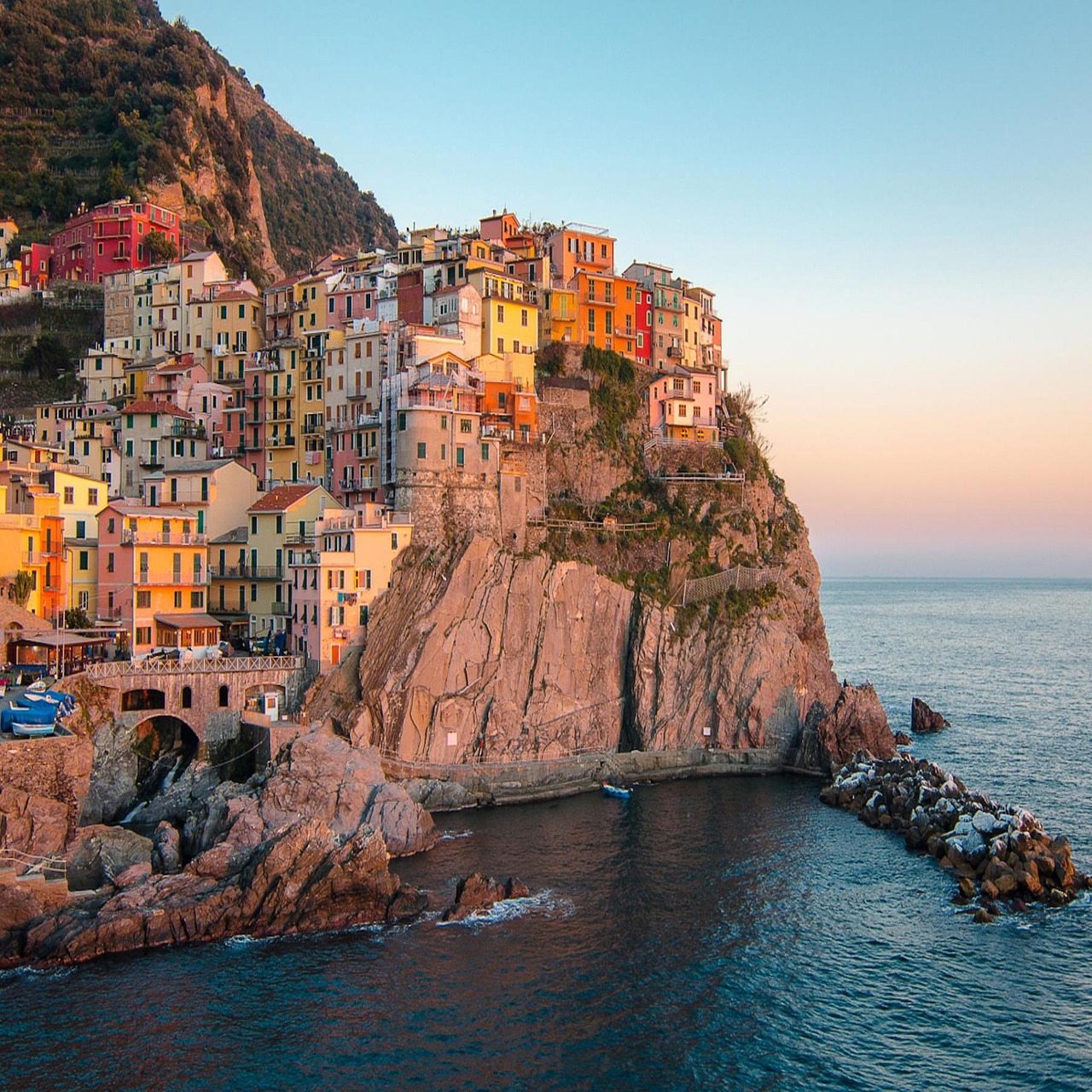 Cinque Terre: When Paradise Becomes Purgatory (Image Credits: Pixabay)