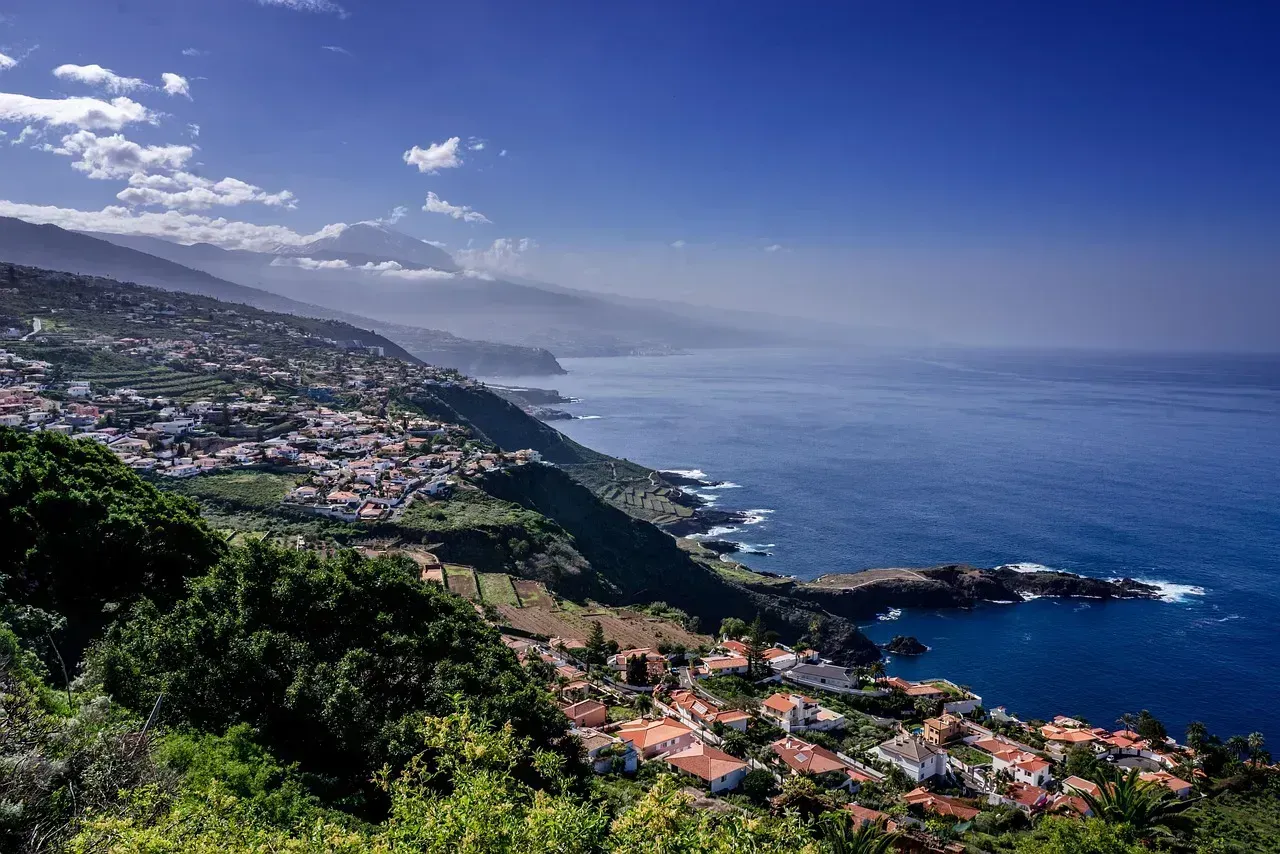 Canary Islands, Spain: Poverty Amid Tourism Boom (Image Credits: Pixabay)