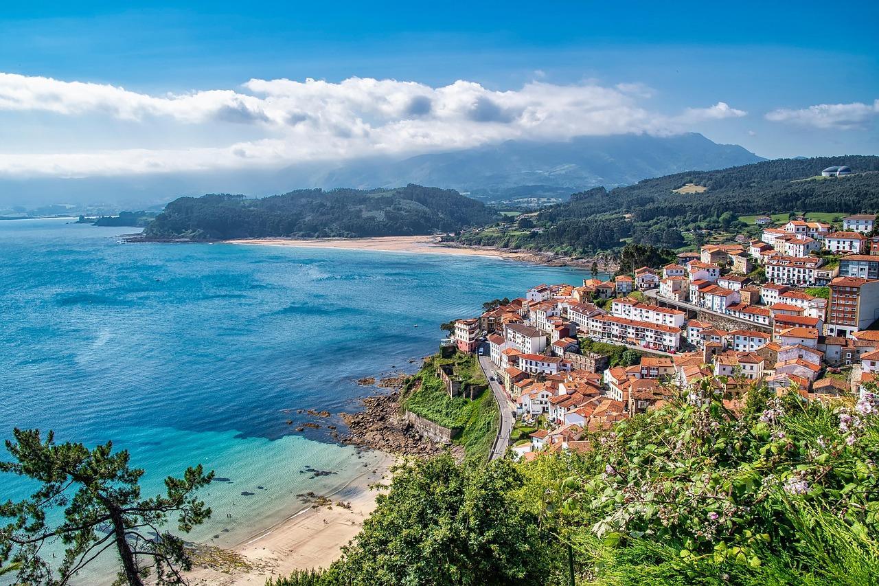Asturias: Where Mountains Meet the Sea (Image Credits: Pixabay)