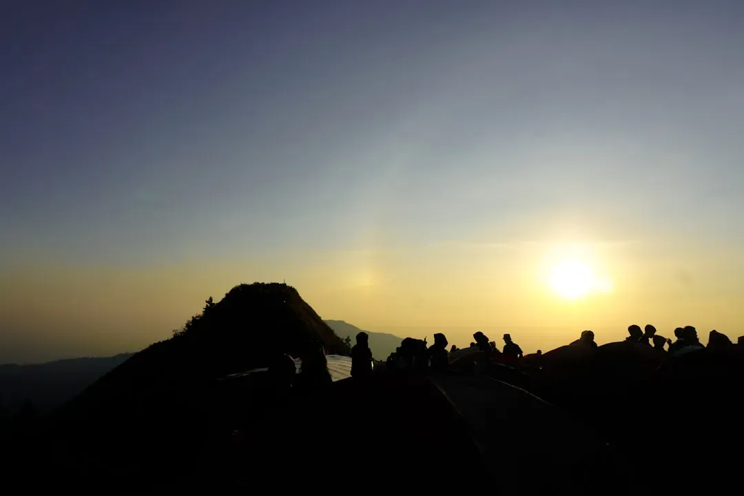 How to Make the Most of No-Permit Hikes (Image Credits: Unsplash)