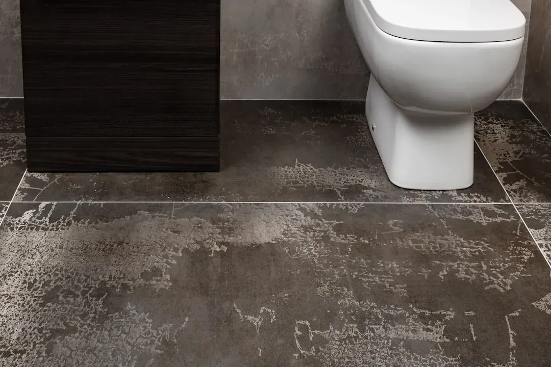 #7 - They Declutter the Bathroom Floor Completely (Image Credits: Unsplash)