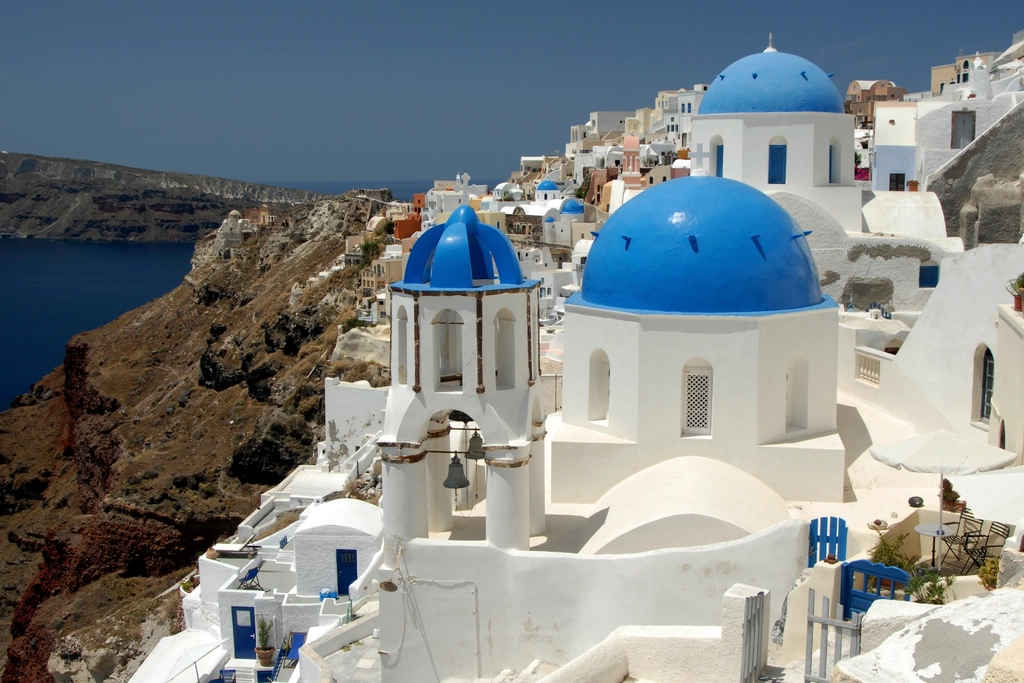 Greece: Balancing Tourism Revenue with Sustainability (Image Credits: Rawpixel)