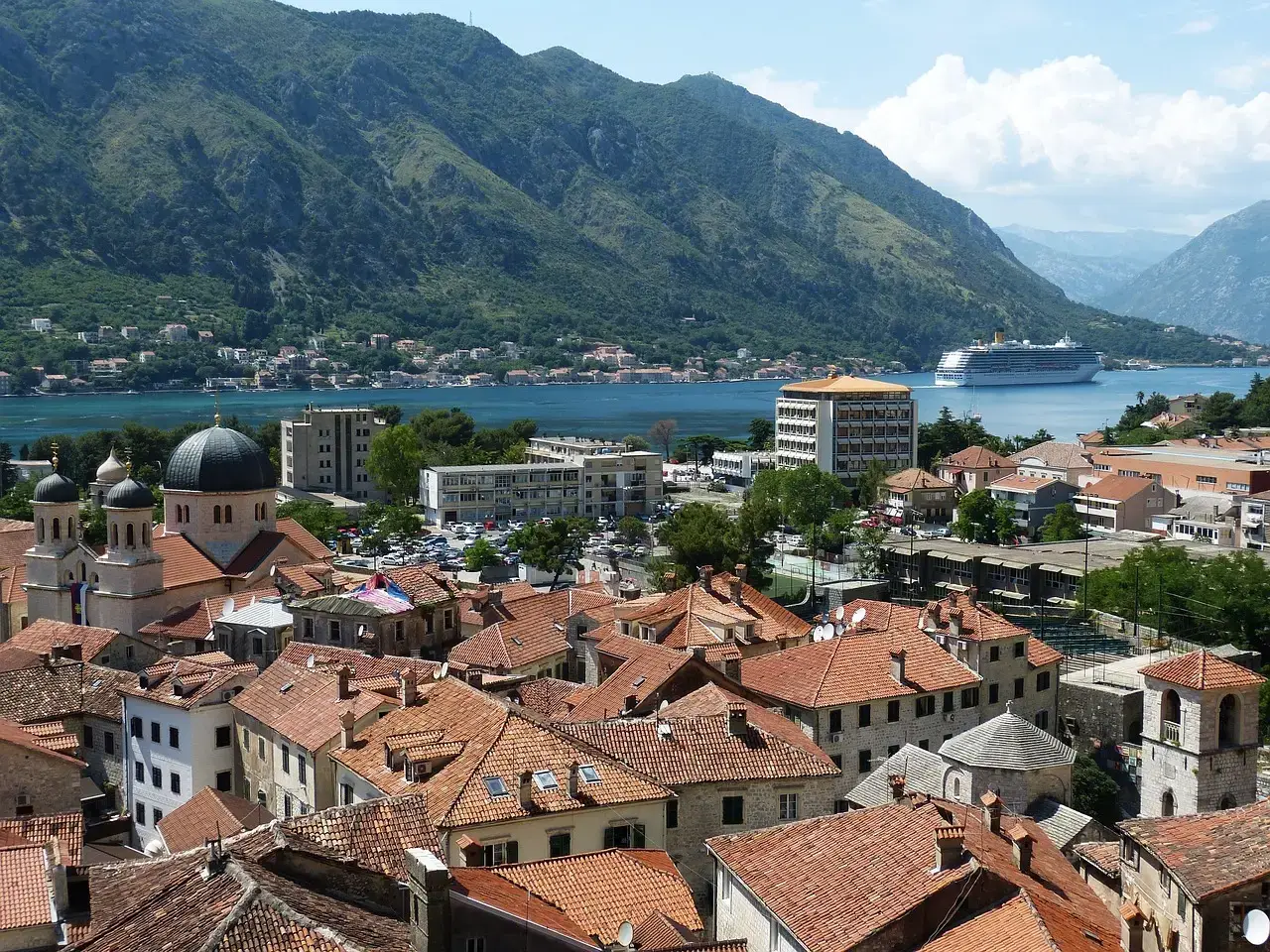 Montenegro's Kotor Has Become a Cruise Ship Nightmare (Image Credits: Pixabay)
