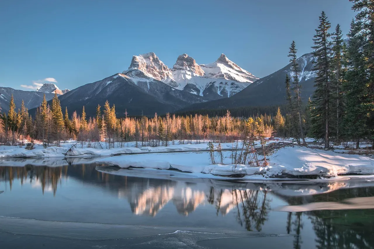 Canada: Northern Territories Under Ice (Image Credits: Pixabay)