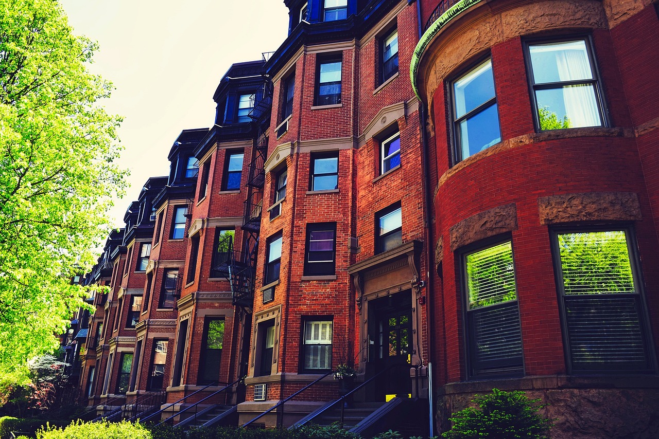 Wander Through Historic Neighborhoods (Image Credits: Pixabay)