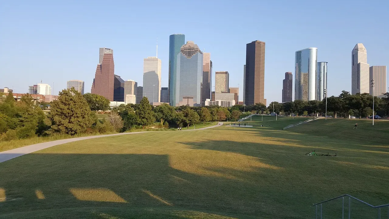 8. Houston, Texas: Booming, But With Real Hidden Costs (Image Credits: Pixabay)