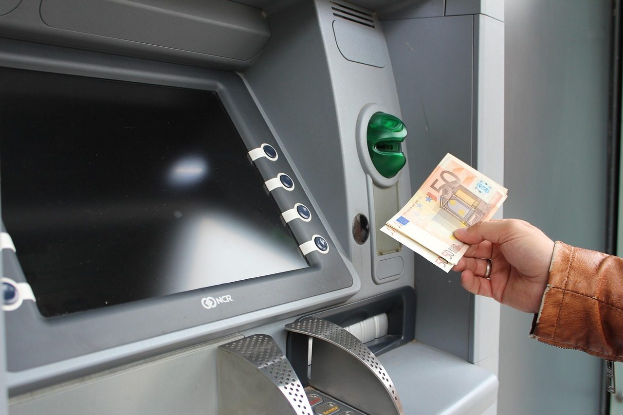ATM Ambush: High-Tech Meets Old-School Theft (Image Credits: Pixabay)