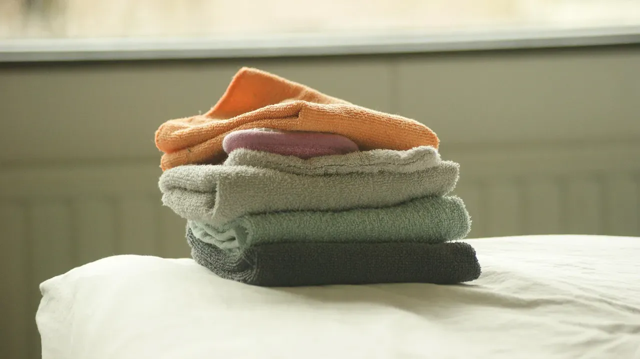 1. Pile Your Used Towels Together Before You Leave (Image Credits: Pixabay)