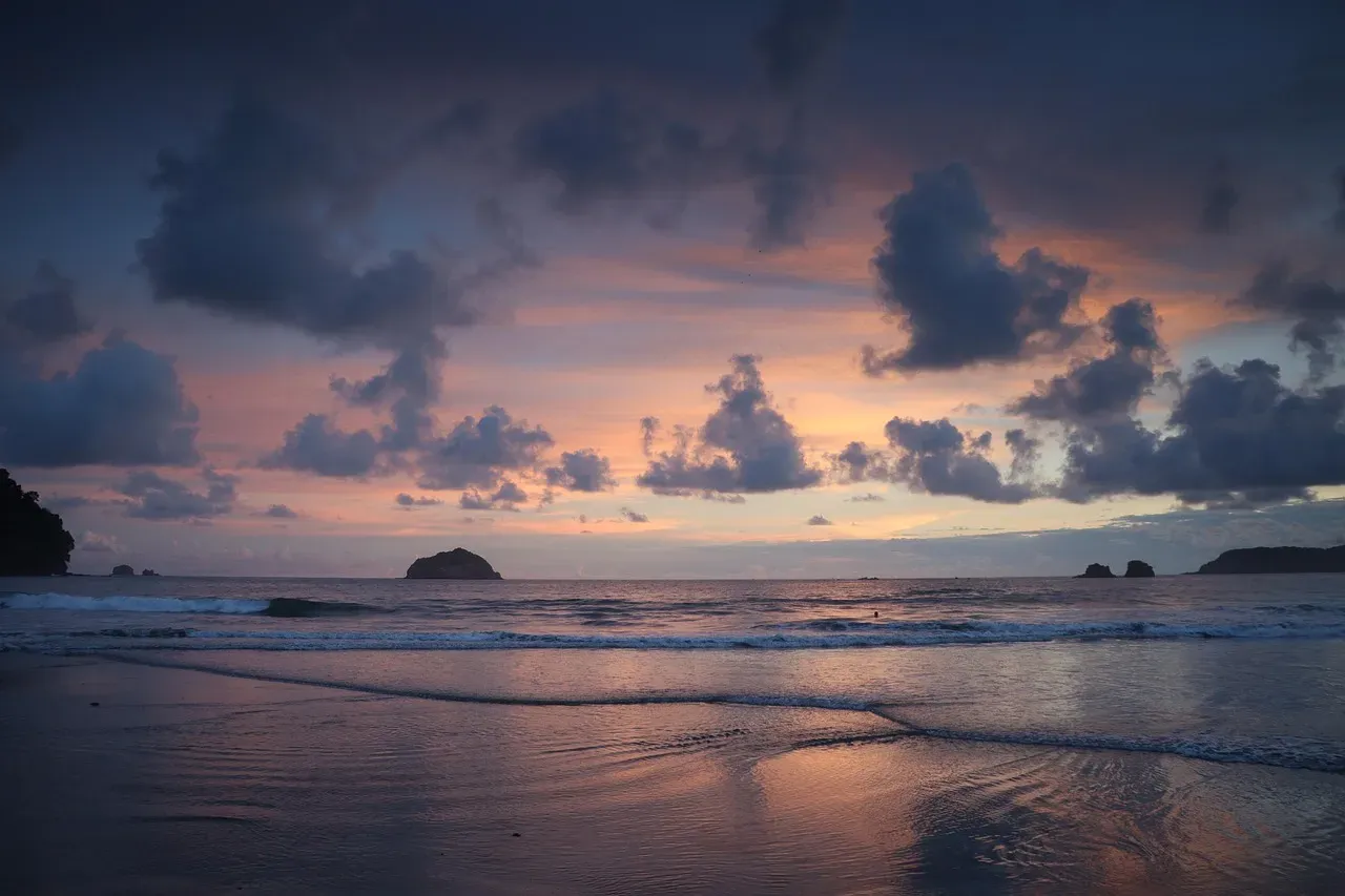 Costa Rica: Pura Vida For The Solo Soul (Image Credits: Pixabay)