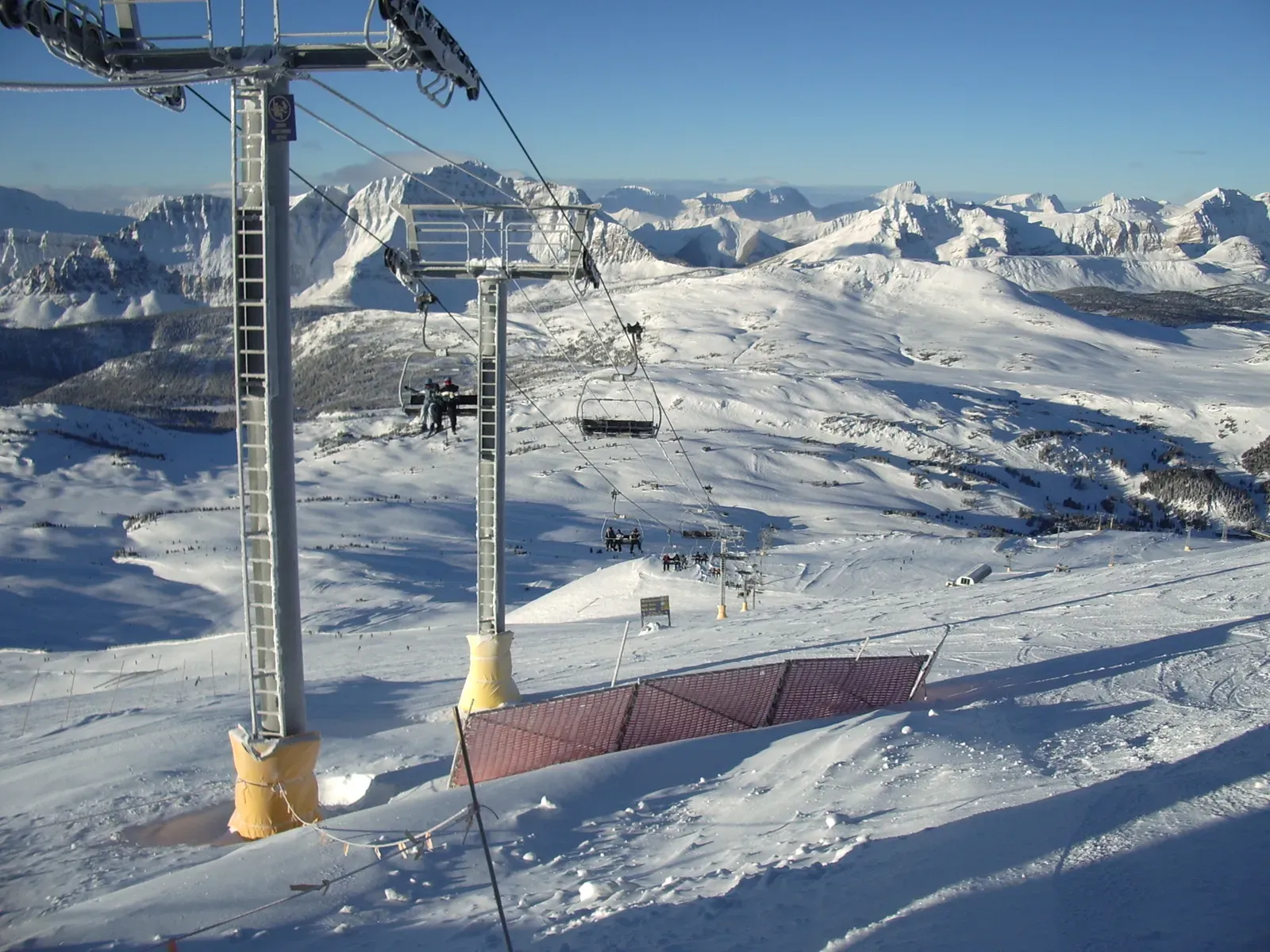Banff Sunshine Village: High Altitude Excellence (Image Credits: Wikimedia)
