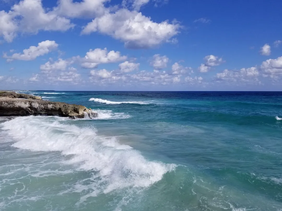 Cruise crowds without losing the island (Image Credits: Unsplash)