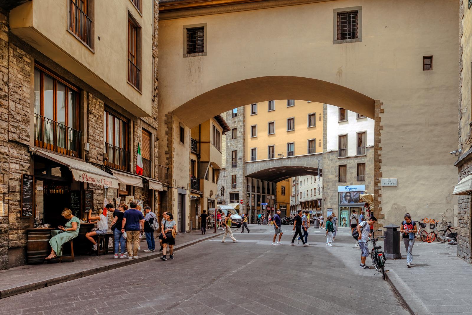 Florence Just Banned Outdoor Dining in 50 Historic Streets (Image Credits: Shutterstock)