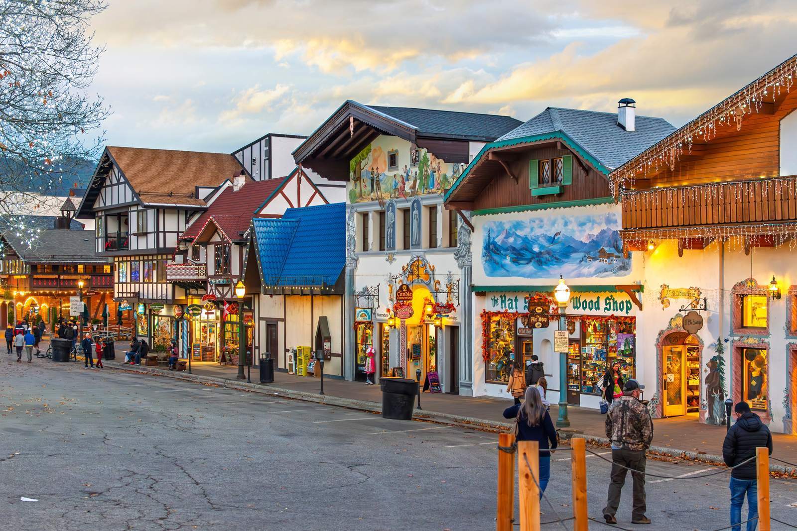 Leavenworth: The Pacific Northwest's Alpine Secret (Image Credits: Shutterstock)