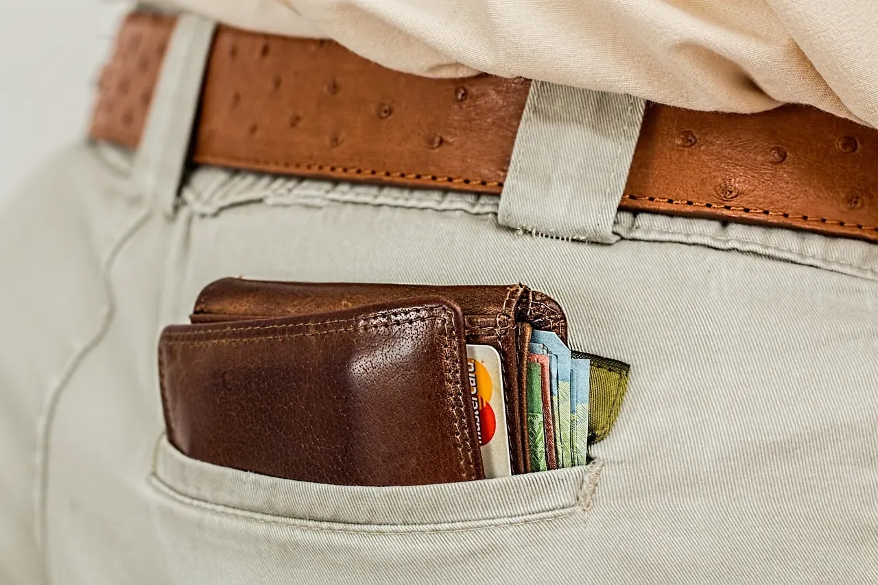1. Keeping Your Wallet in Your Back Pocket (Image Credits: Pixabay)