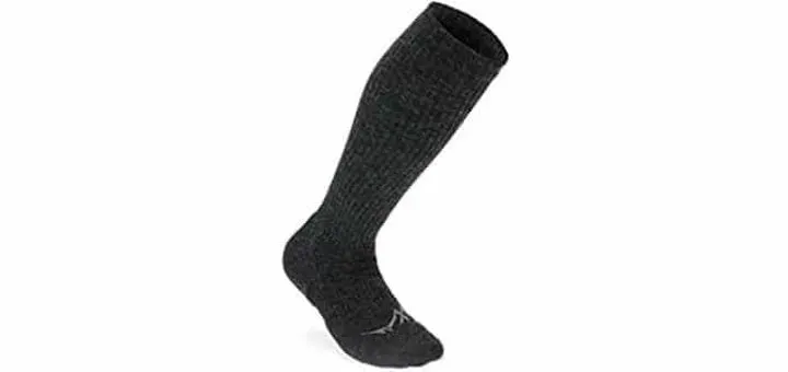 #6 - They Wear Compression Socks - and Put Them On Before They Board (Image Credits: Flickr)